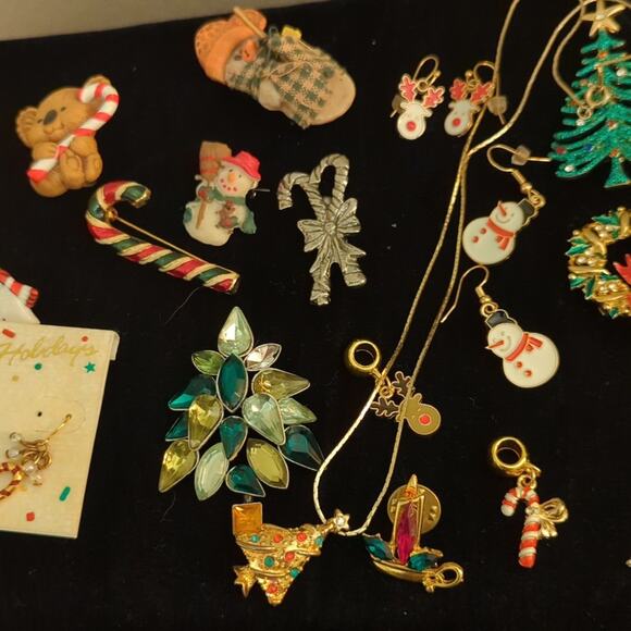 Lot of Christmas Costume Jewelry Sold As Is - Picture 3 of 9
